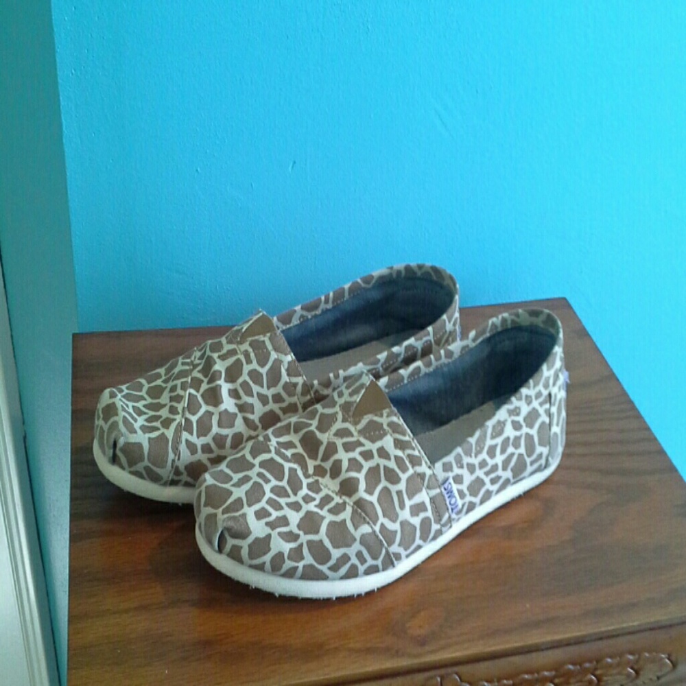 Toms giraffe shoes